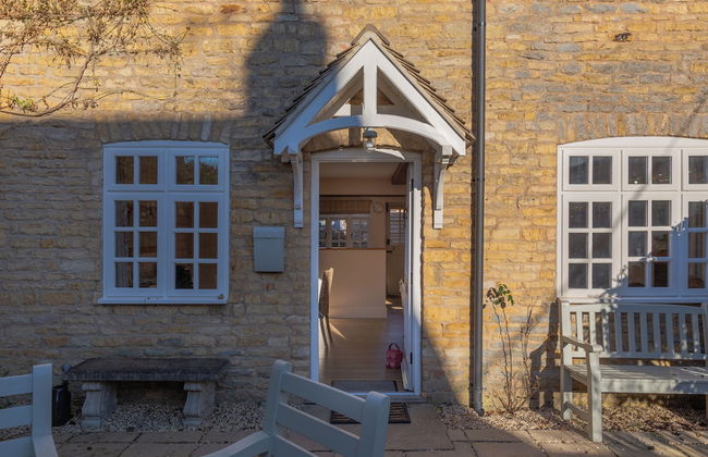Jasmine Cottage-2BD in Heart of Bourton - Photo 63