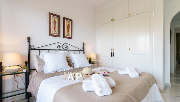 View of the sun apartment with pool - Happy Rentals - Foto 5, Habitación