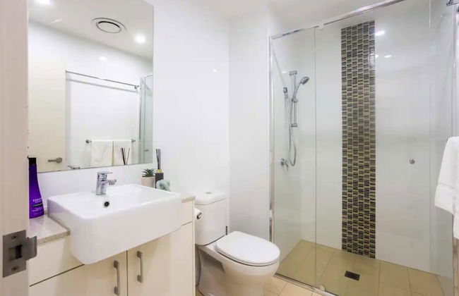 Brilliant 3 Month Corporate Rental With Balcony - Photo 14