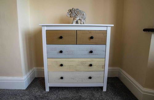 Spacious Family Home Minutes from the Beach - Foto 8