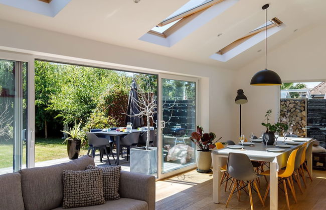 Gorgeous Home for 12 - Walk to Beach - Sea View - Photo 5