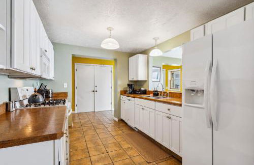 Sunset Haven - Lakeside Retreat in GOTL - Foto 27