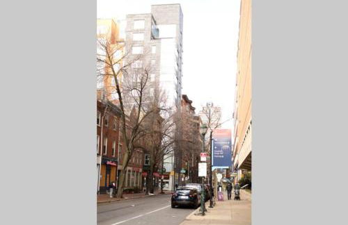 FREE Parking Minutes from Center City - Foto 11