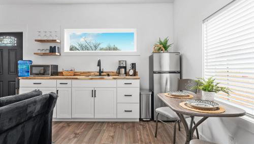 Hidden Cottage mins to Main St and sleeps 4 - Foto 3