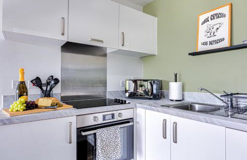 Penthouse Apartment - City Centre - Secure Parking, Balcony, Self-Check-In, Fast Wifi and Smart TV with Netflix by Yoko Property - Photo 20