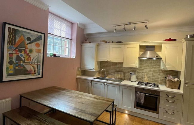 Chic Victorian Flat in Private Estate - Mile End! - Foto 6