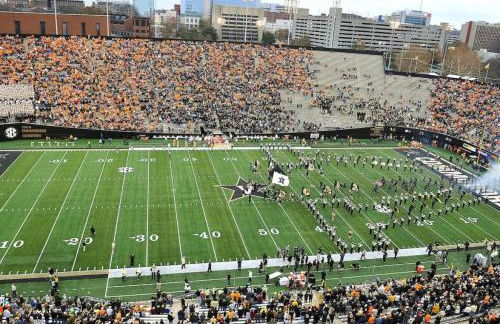 Premium Condo with Huge Patio near Vanderbilt & Downtown - Foto 37