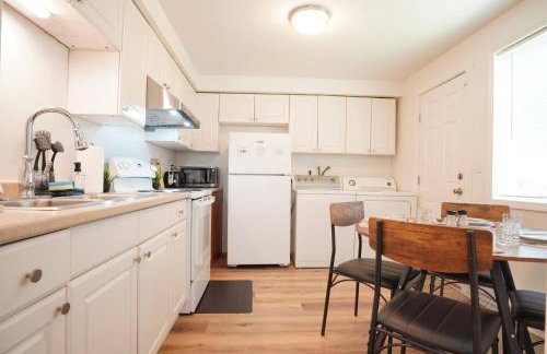 1King1Queen w/SmartTV, Wifi & FullyStocked Kitchen - Photo 3