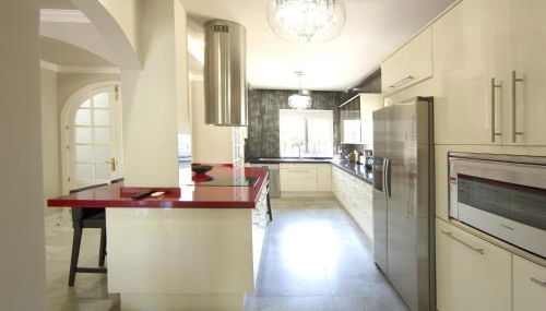 Villa de Lujo con Jardines y Piscina - Foto 3