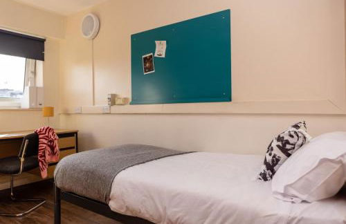 John Lester and Eddie Colman Courts in Salford - Foto 41