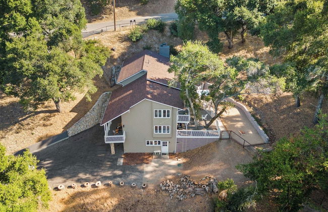 Hidden Oaks Farmhouse by Avantstay Hot Tub, Deck - Foto 48