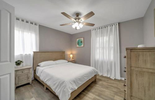 Magnolia - Family-Friendly Comforts, TVs, Grill & Just Steps to the Beach! - Foto 16