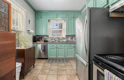 Beachy Bungalow! 2BD, King Bed - Foto 5