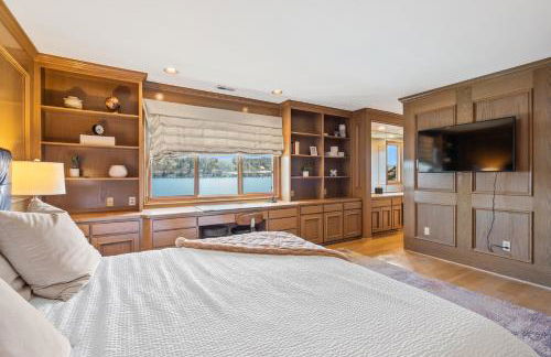 Stunning Waterfront Mansion with Pool and Hottub - Foto 37