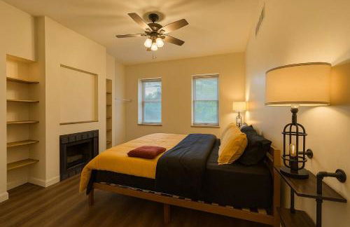 Soulard King Loft near Anheuser-Busch Brewery - Photo 12