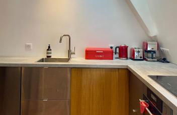 Signature topfloor flat in a shared XIX century Mansion in Western Paris - Foto 22