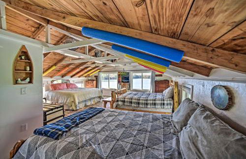 BBQ Ready Lakeside Milford Home with Paddleboat - Foto 16