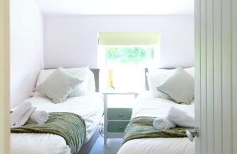 The Wave Cottage - 3 Bedroom with off road Parking for 3 Cars or Vans & EV point - Photo 77