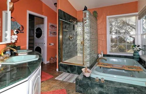 Glenhaven with Exotic Lake View - Foto 30