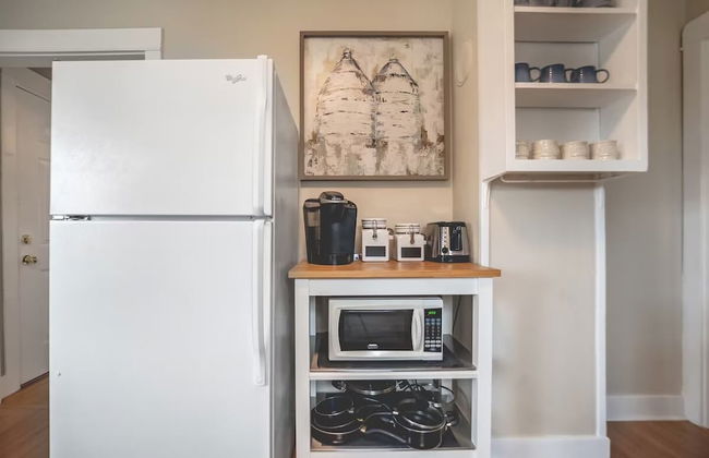 Walk to the waterfront The Cozy Cottage - Photo 2