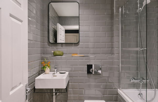 Royal Garden Apartments New Town - Photo 34