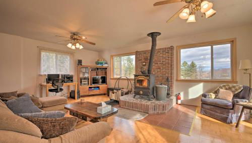 Private Hot Tub and Fireplace Poconos Home! - Foto 4