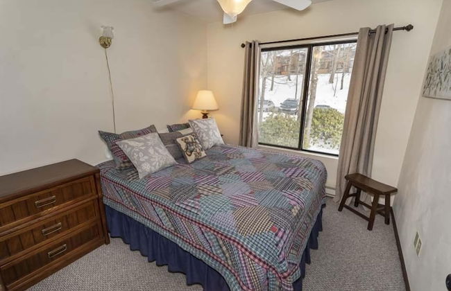 Seven Springs 3 BR Deluxe Condo, Near Golf Course by RedAwning - Photo 3