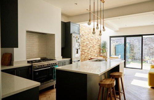 Well-equipped 4 bedroom family home with garden - Foto 14