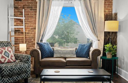 Stylish Home in Historic District Near Riverwalk - Foto 13