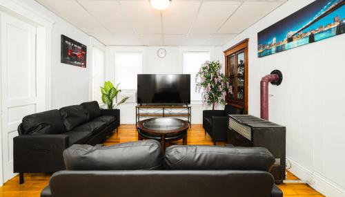 Cozy 3BR Worcester 1st-floor Apt, Pet-Friendly, Near Clark University, Free Parking 4-1 - Foto 1