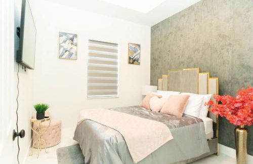 Designer Villa with Heated Pool, BBQ, Firepit, Ideal for Families & Groups - Photo 38