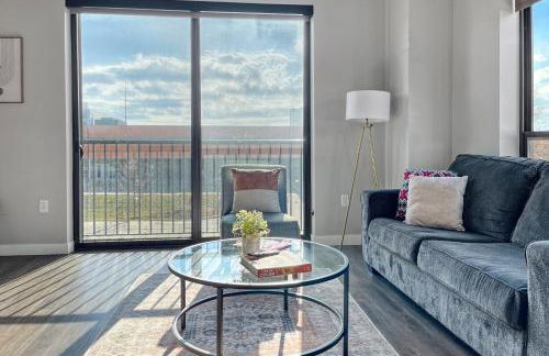 2BR 2 BA Apt Downtown wHot Tub & Amenities! - Foto 3