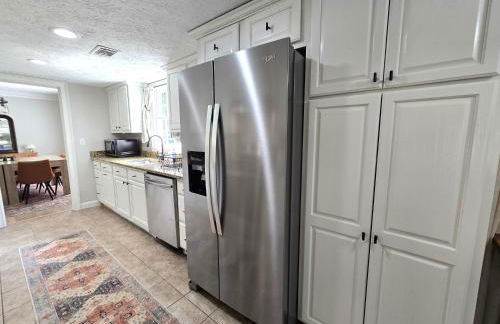 Cozy 5BR Family Retreat Firepit Games Patio - Foto 20