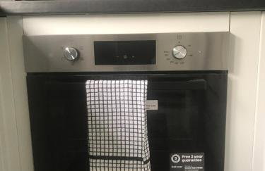 Quiet 2-Bed with Private Garden and Drive - Foto 4