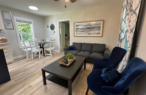 The Blue House- Backyard, grill, pets welcome - Foto 11