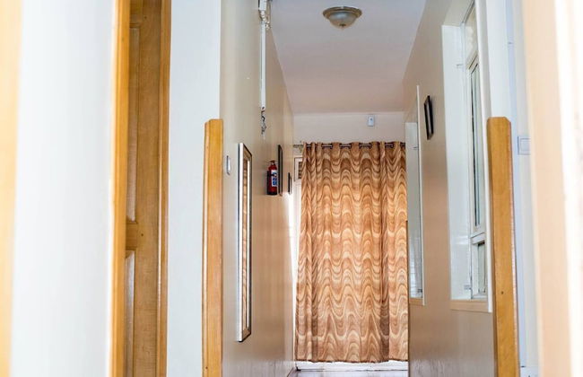 Captivating 3-bed Villa - Photo 26