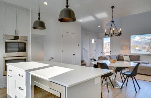 Modern Downtown Provo Townhome with Balcony! - Foto 11