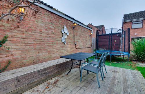 Pass the Keys Spacious and modern house with Free Parking - Photo 55