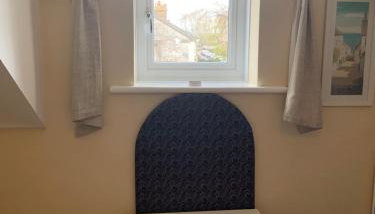 Large 2 bedroom town centre top floor flat with free parking - Foto 4