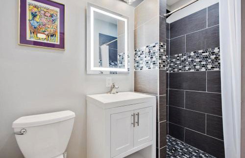 Captivating Conti Hideaway- Mid-City Perfection - Foto 14