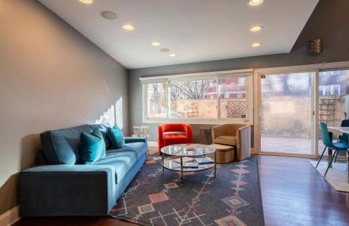 3-Story Townhome Free Parking Private Patio Washer-Dryer - Foto 21