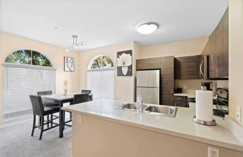 Lovely & coxy 2BR/2BA! 5MIN to Disney! - Photo 28