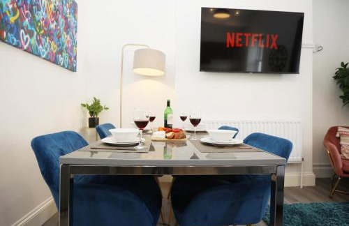 North Road By N And N Stays, perfect for contractor and corporate stays, Long Stays welcome, Free on street parking, WIFI, Near Gloucester Road - Foto 2