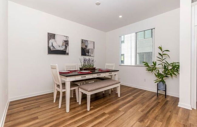 Private Room With Shared Bathroom - Photo 12