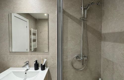 Brand new apartment with views in Barcelona - Photo 37