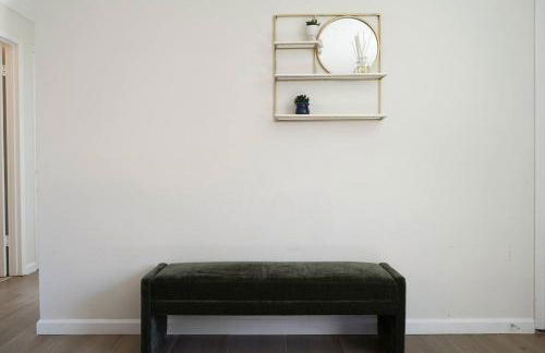 Mountain View 2BR 1 Bath Retreat with Private Lanai - Photo 28