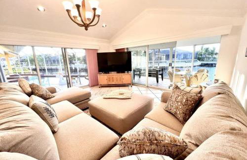 Waterfront Home With Heated Pool/Jacuzzi and only 1mile to beach - Foto 28