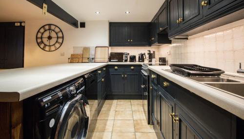 Holmfirth Home, Comfortable Stay, Near Trails and Town, Sleeps 5 - Foto 4, stove, dishwasher, pet friendly, toaster