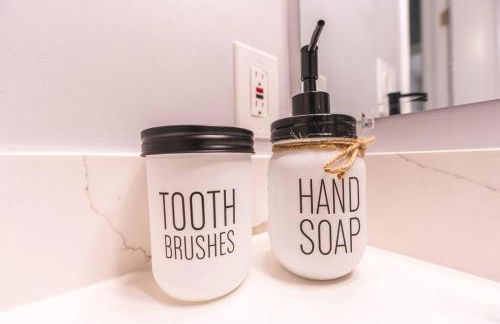 2023 Built! FineArt, Putt-Putt, Hammock, Backyard, Pet and Kid friendly - Photo 38