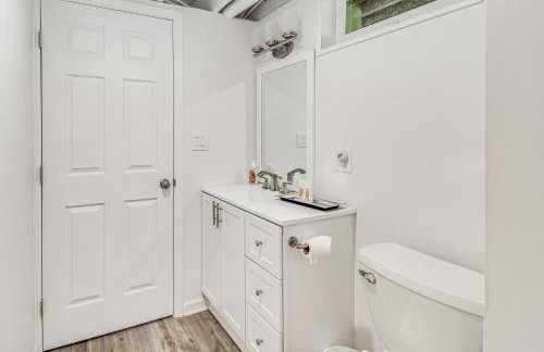 Charming Wolcott Cottage with Fire Pit and Mini Dock - Foto 29